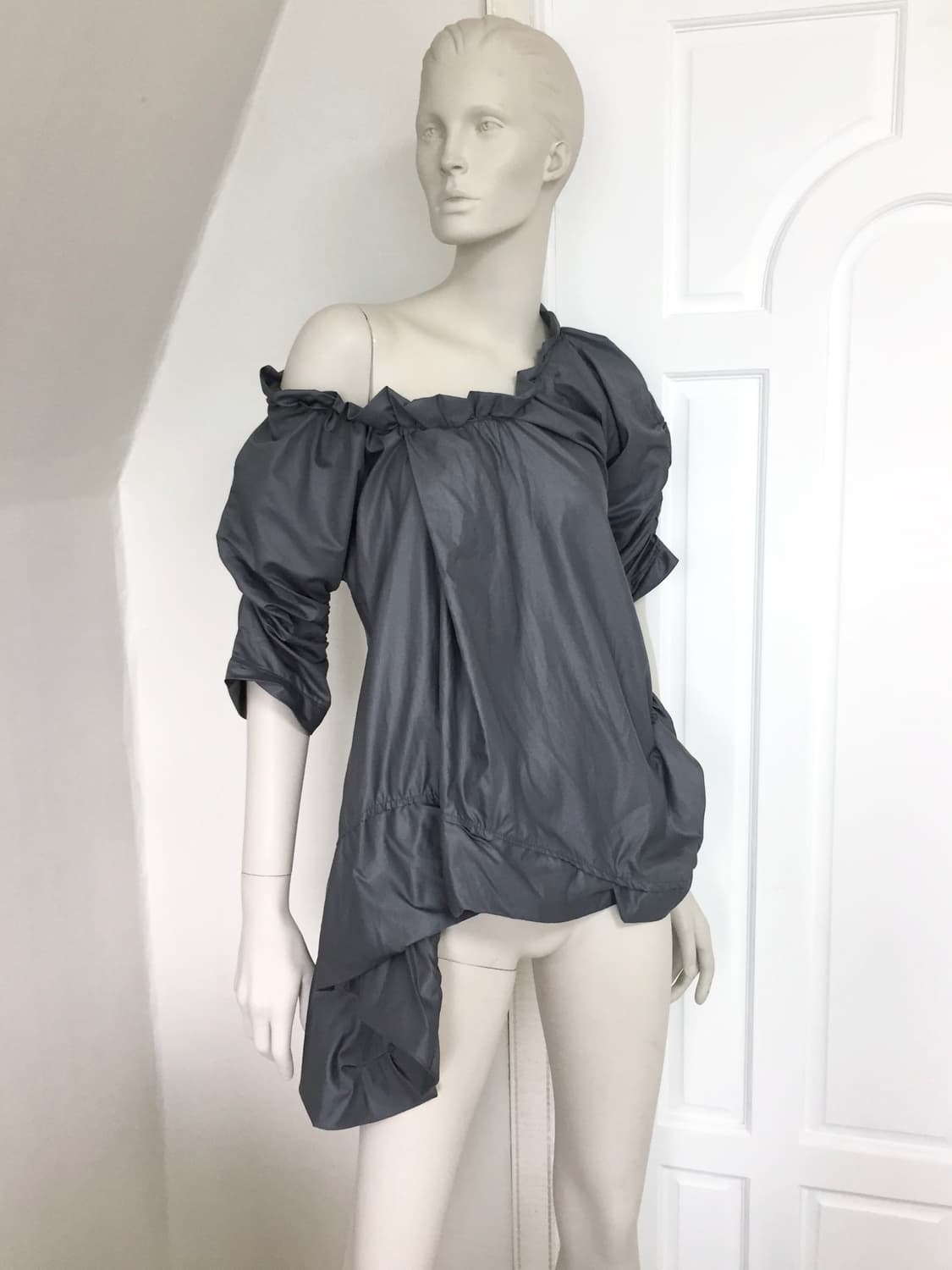 Asymmetric gray Volume Shirring  Top  상품이미지1