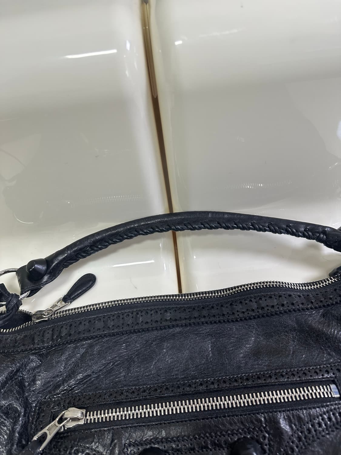 [A 정품] 발렌시아가 자이언트 시티 모터백 데이 블랙 상품이미지7