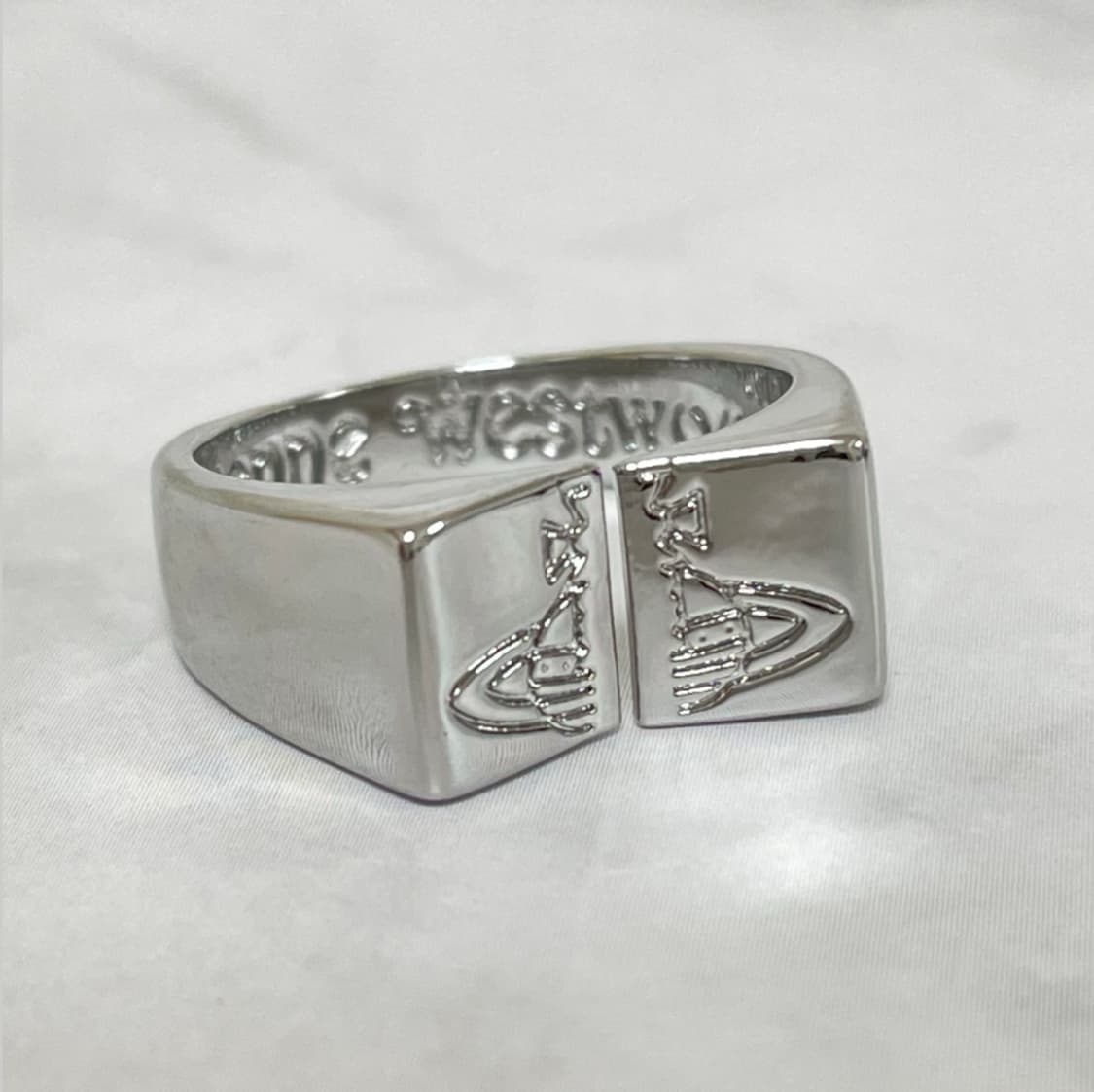 비비안 웨스트우드 아카이브 orb 로고 각인링 반지 상품이미지1