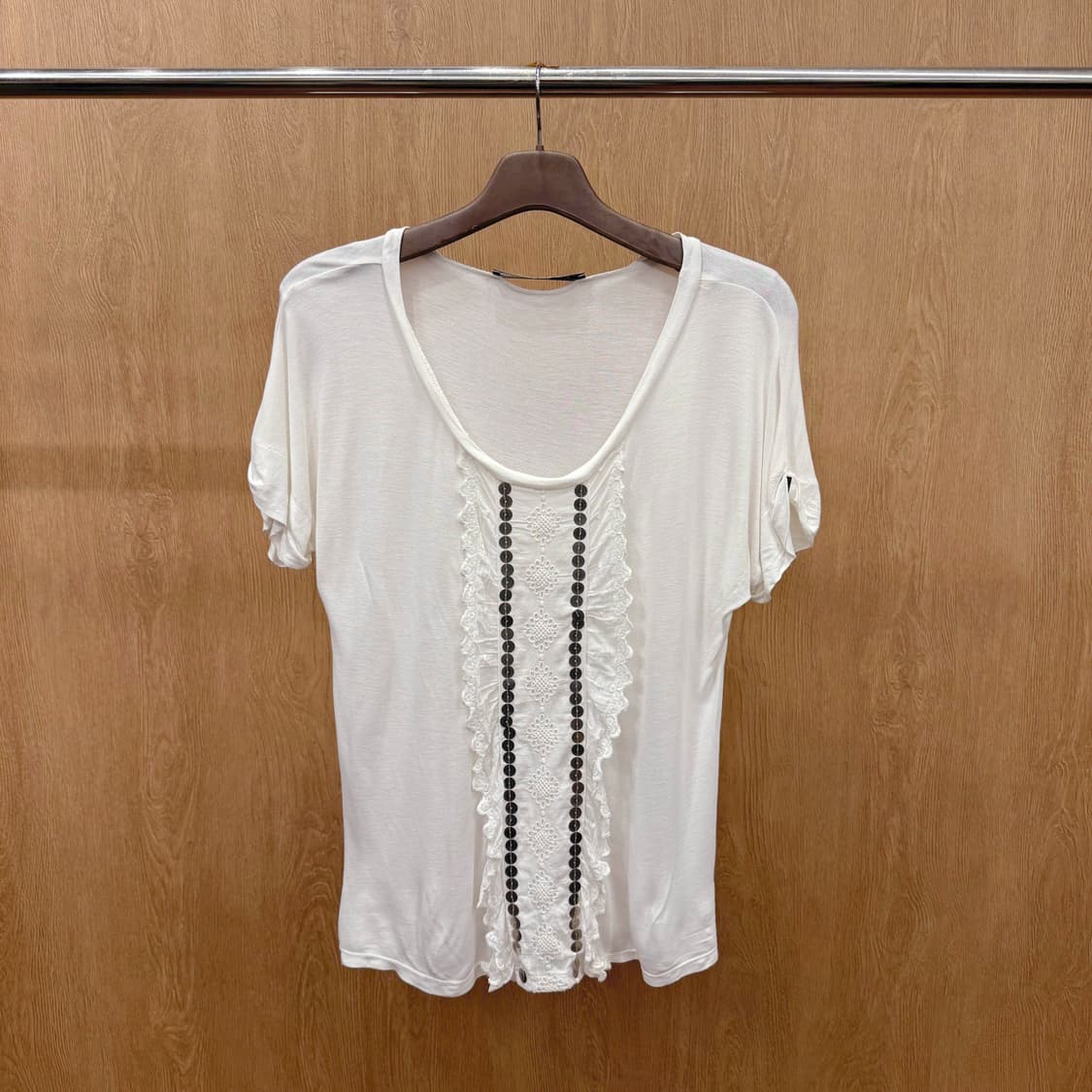 막스마라 스포트막스 레이스 자수 장식 반팔 셔링 디테일 화이트 상품이미지2