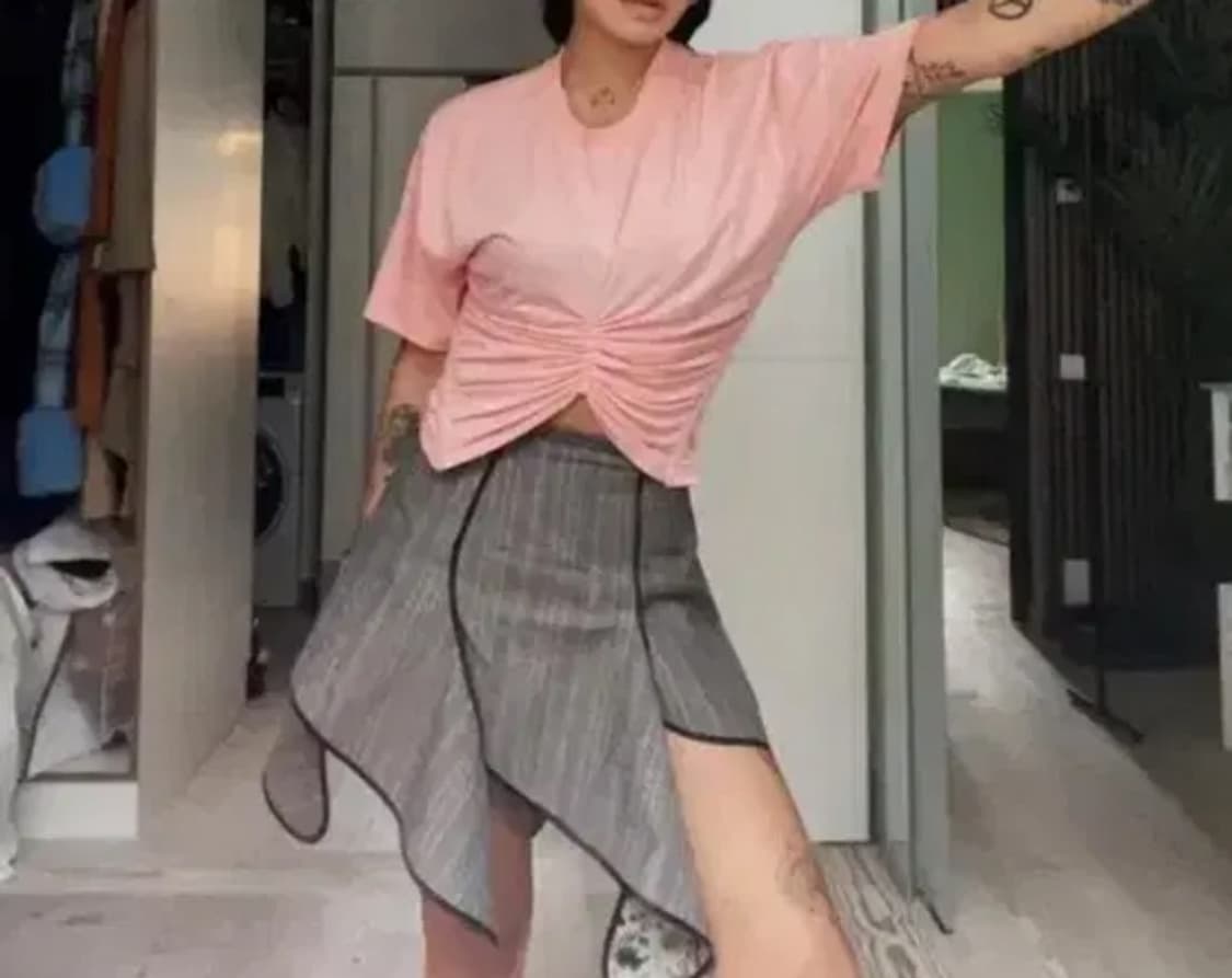 Y와이프로젝트 프론트 셔링 디테일 크루넥 와이어 탑 티셔츠 반팔 상품이미지3