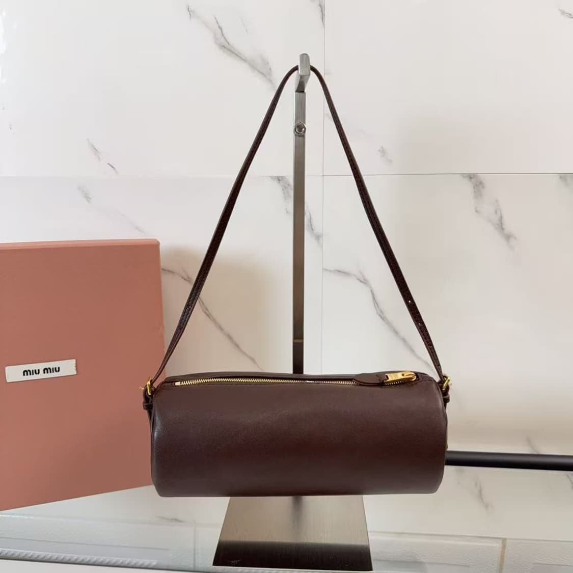 미우 미우 나파 레더 미니 파우치 오크 상품이미지1