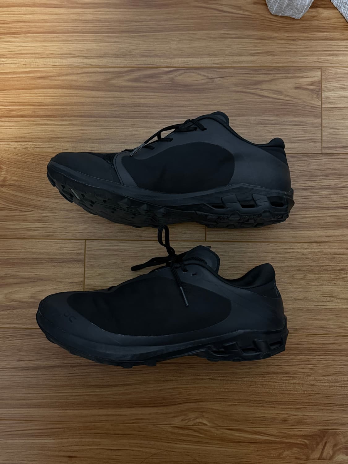 온러닝파프 클라우드벤쳐 피크 올 블랙 (240) 상품이미지3