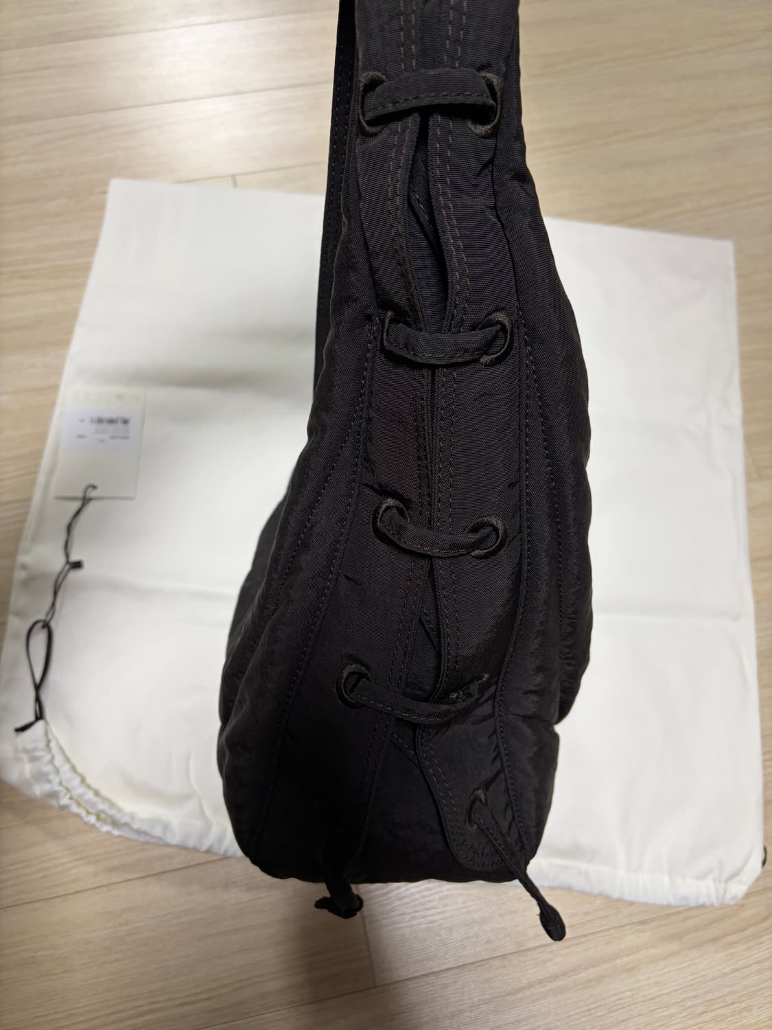 르메르 소프트 게임백 미디엄 다크 초코 판매합니다. 상품이미지4