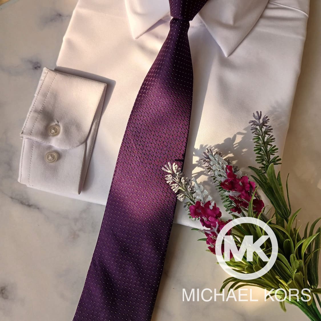 마이클 코어스 실크 솔리드 텍스처 넥타이 8.4cm 새상품 A19627
 상품이미지2