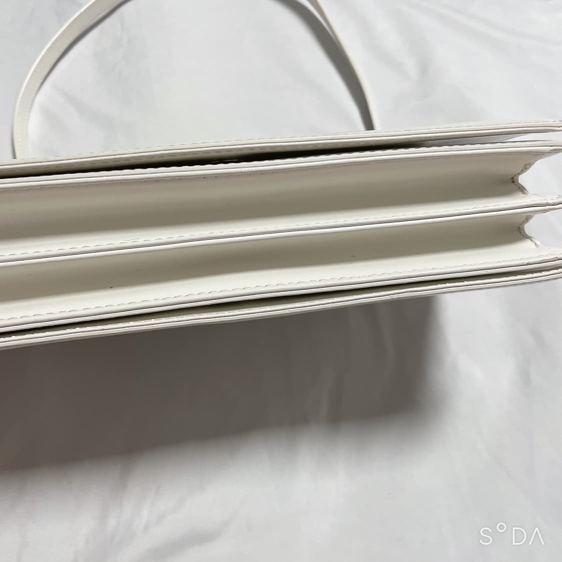 투티에 화이트 레더 숄더백 상품이미지4