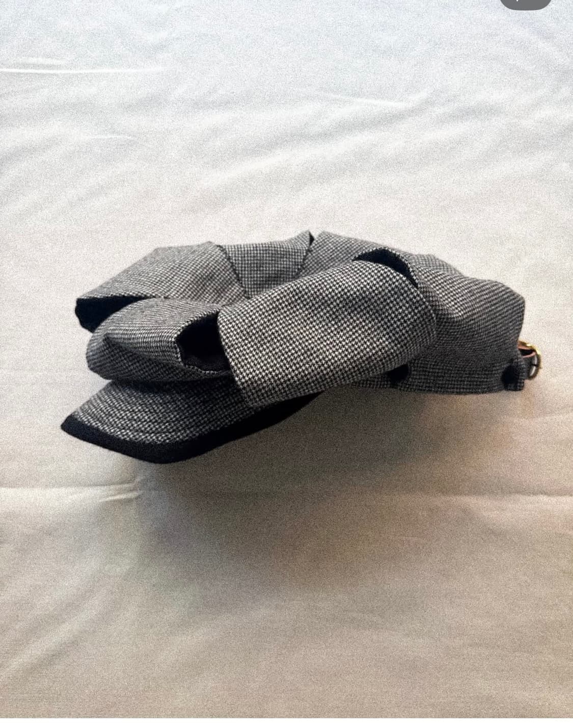 Moseori SLASHED REVERSIBLE NEWSBOY 상품이미지1