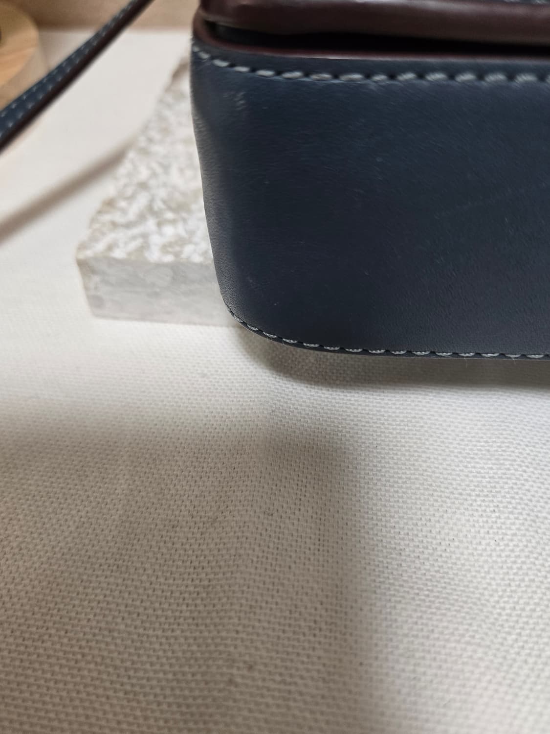 코치 블루 레더 크로스백 상품이미지8