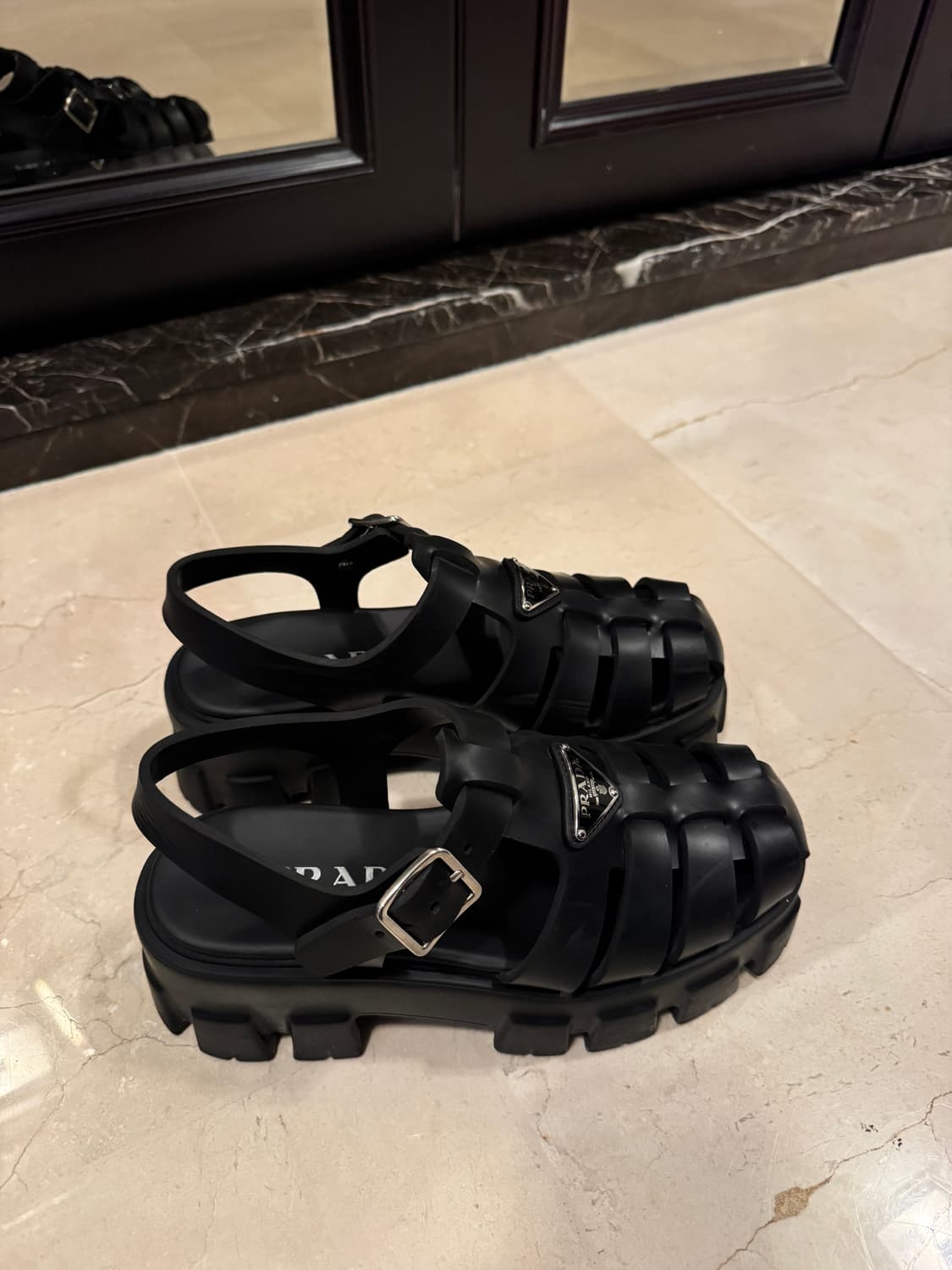 프라다 러버 샌들 37 상품이미지1