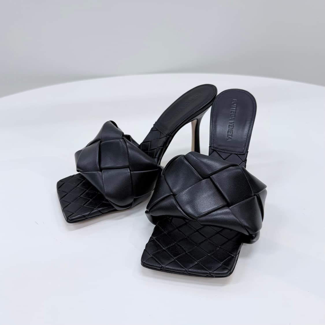 [S급/240] 보테가 베네타 인트레치아토 리도 슬리퍼 샌들힐 블랙 상품이미지1