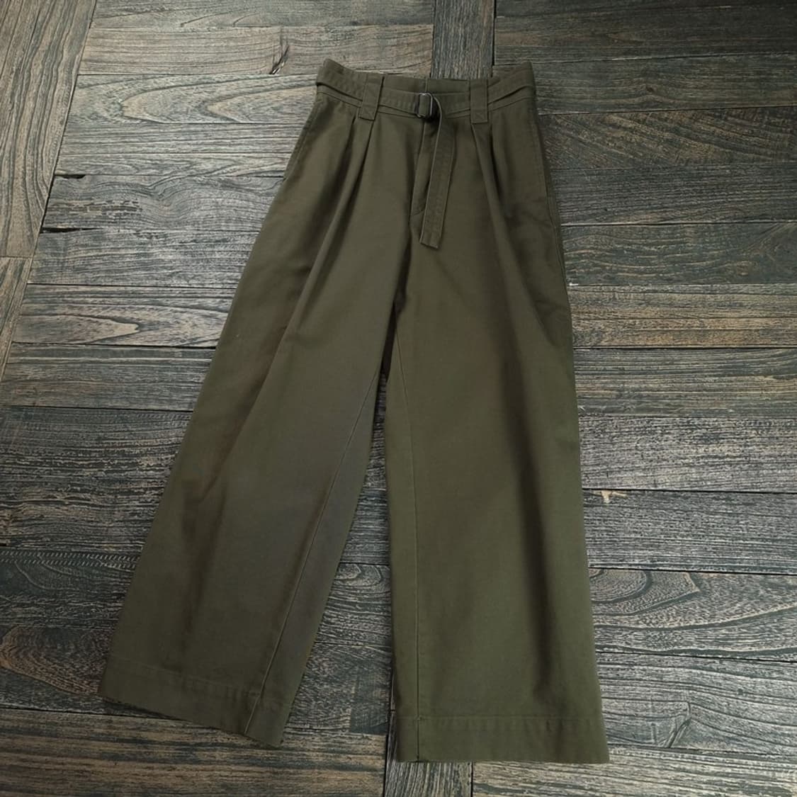 [유니클로 U 르메르] 루즈 핀턱 벵티드 팬츠 올리브 M18816 상품이미지1