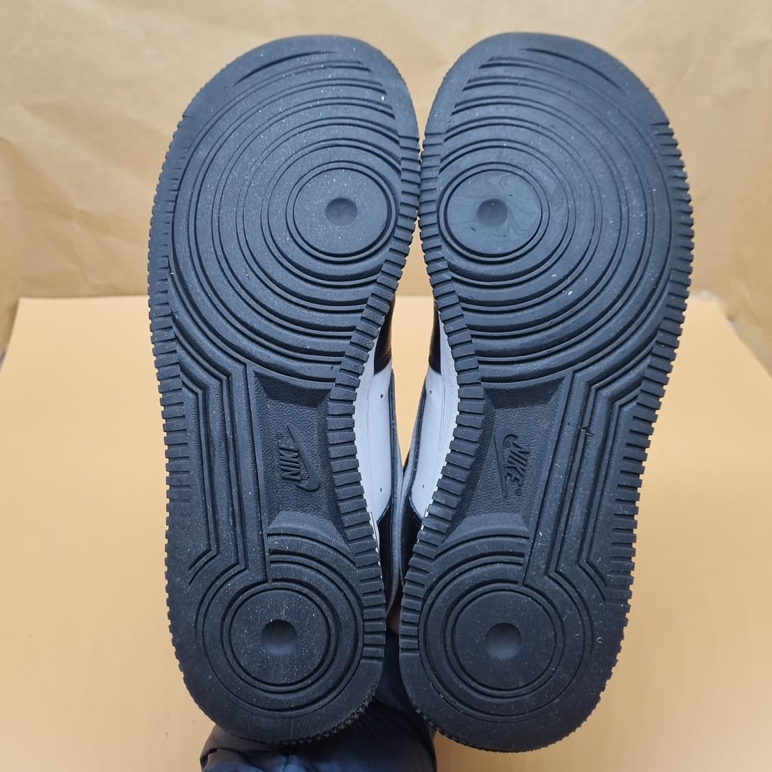 나이키 어어포스1 블랙화이트 남성운동화275  상품이미지3