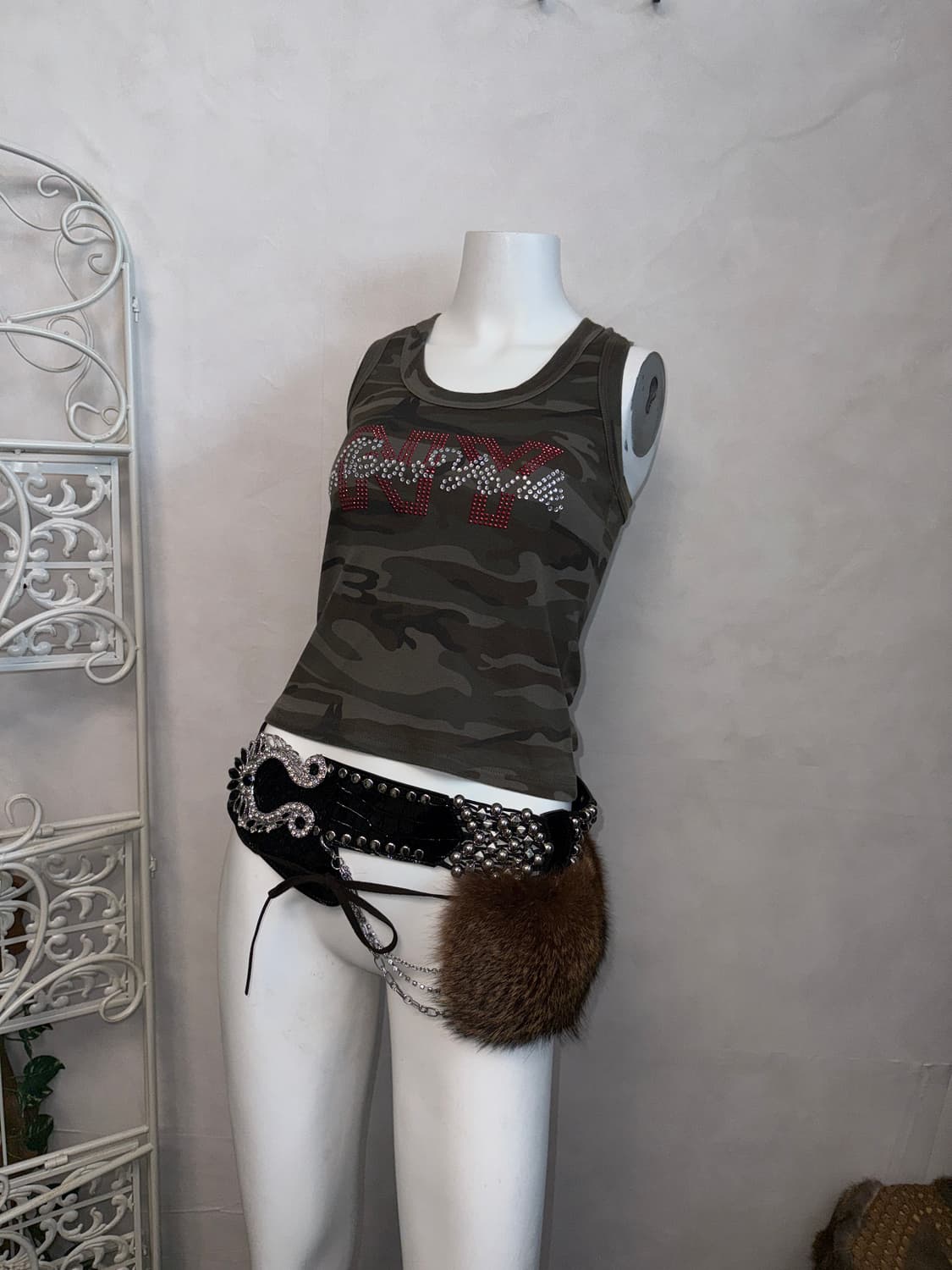 Khaki brown camouflage NY crop 슬리브리스 상품이미지5