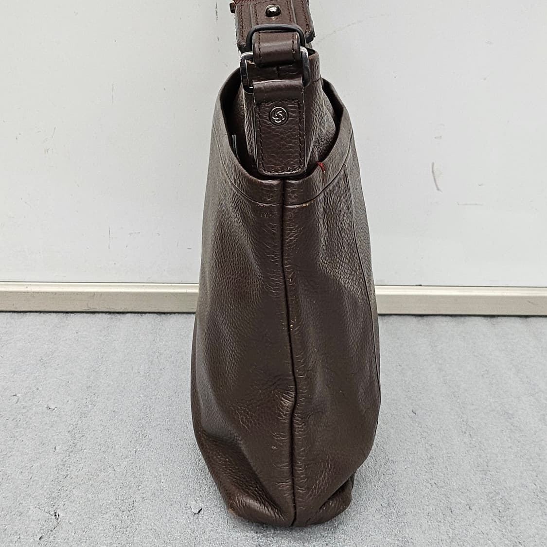 샘소나이트 레드 가죽 크로스백 34x28cm 상품이미지4