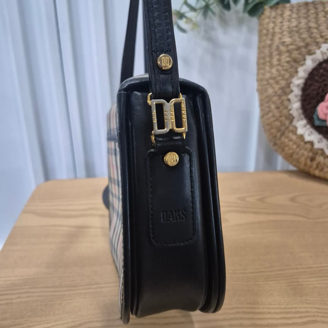 닥스 클래식 체크 크로스백 상품이미지4
