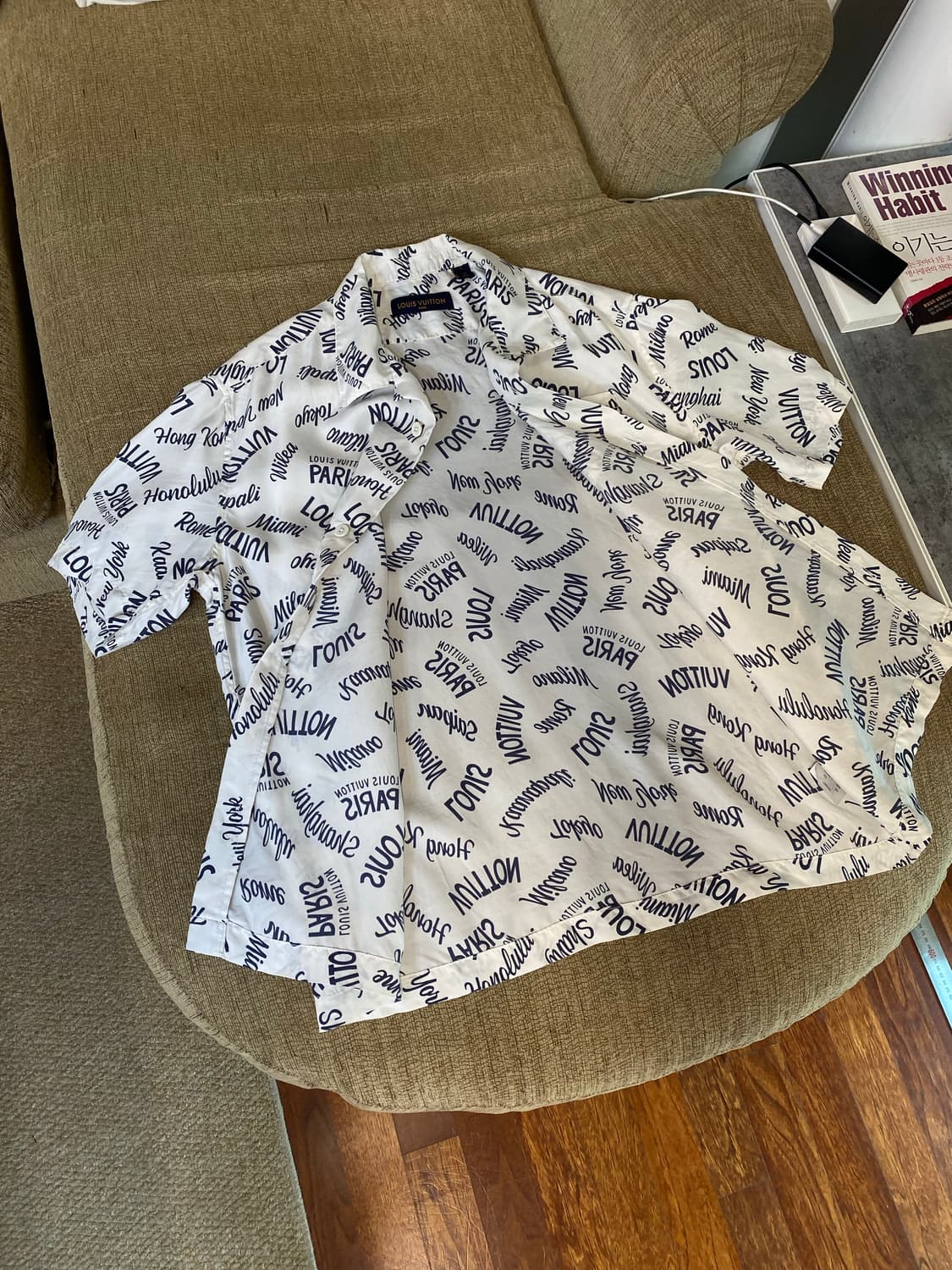 루이비통 시티 로고 프린트 실크셔츠 ㅡ 100~105 상품이미지9