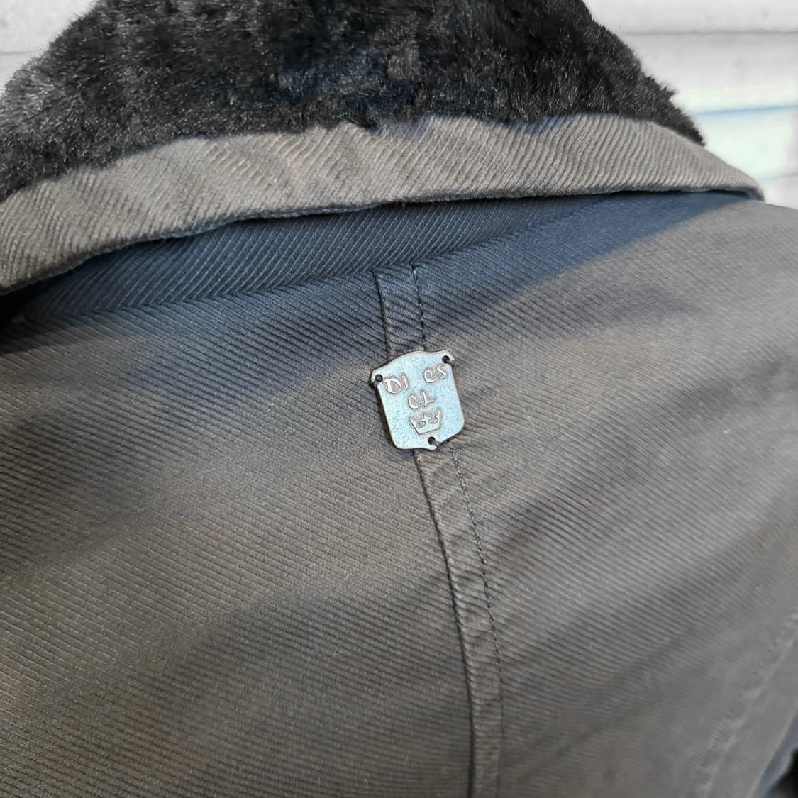 디젤 Y2K 아워글래스 퍼 코트자켓 패널절개 퀼팅안감 디테일 차콜 상품이미지8