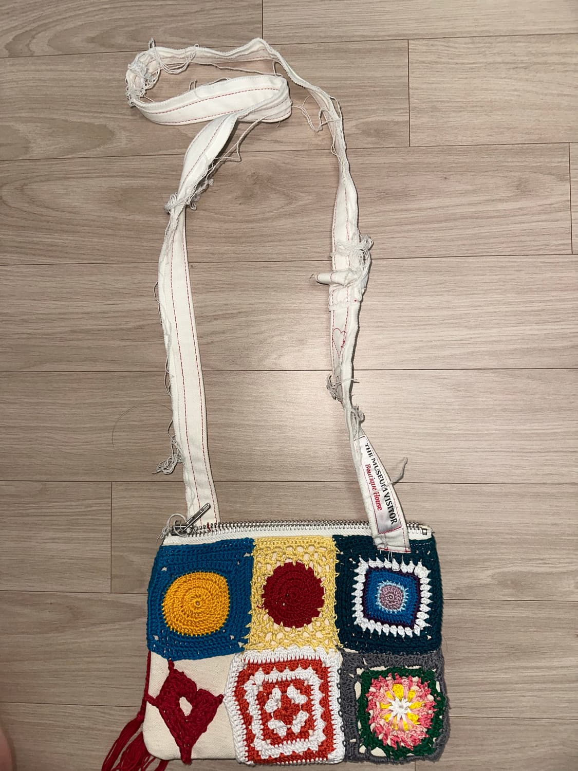 더뮤지엄비지터 니트 크로스백 상품이미지1