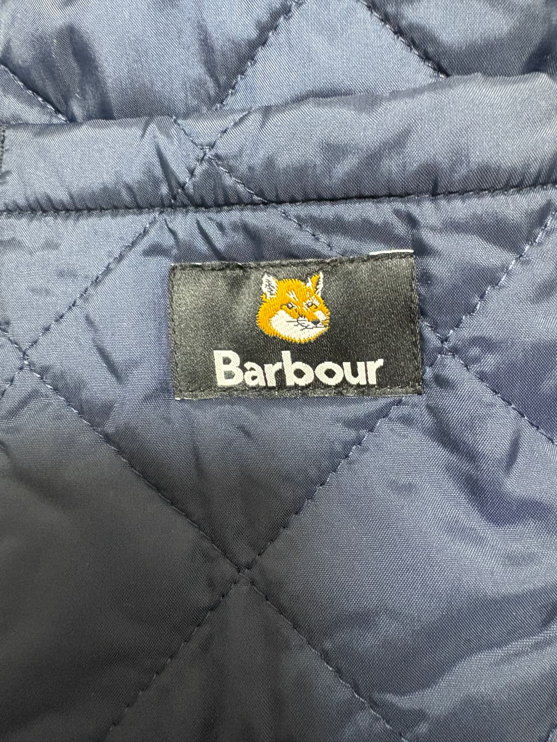 메종키츠네 바버 콜라보 퀄팅 자켓 네이비 L(105) 상품이미지3