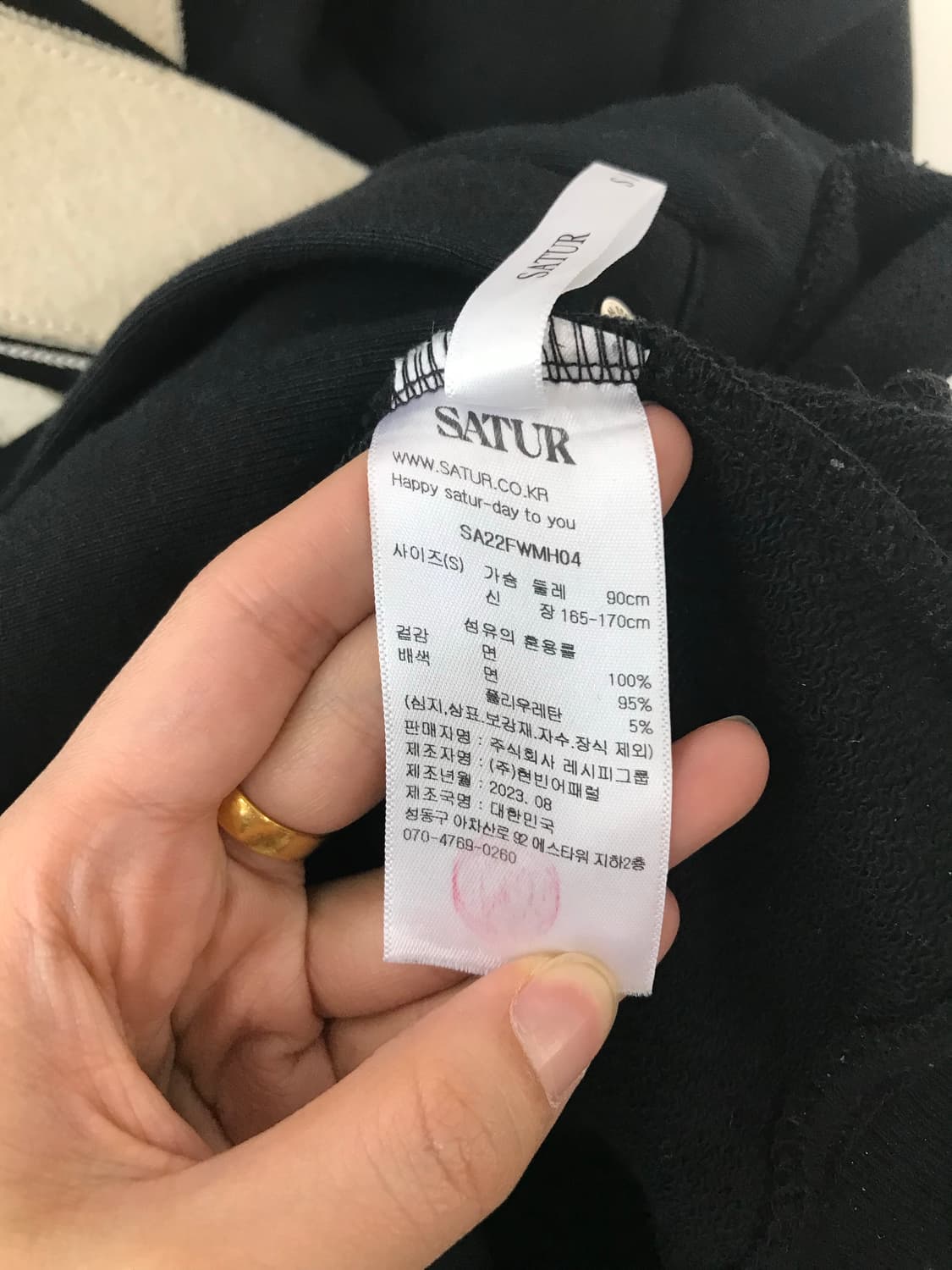 세터 아플리케 리벳 블랙 후드티 상품이미지5