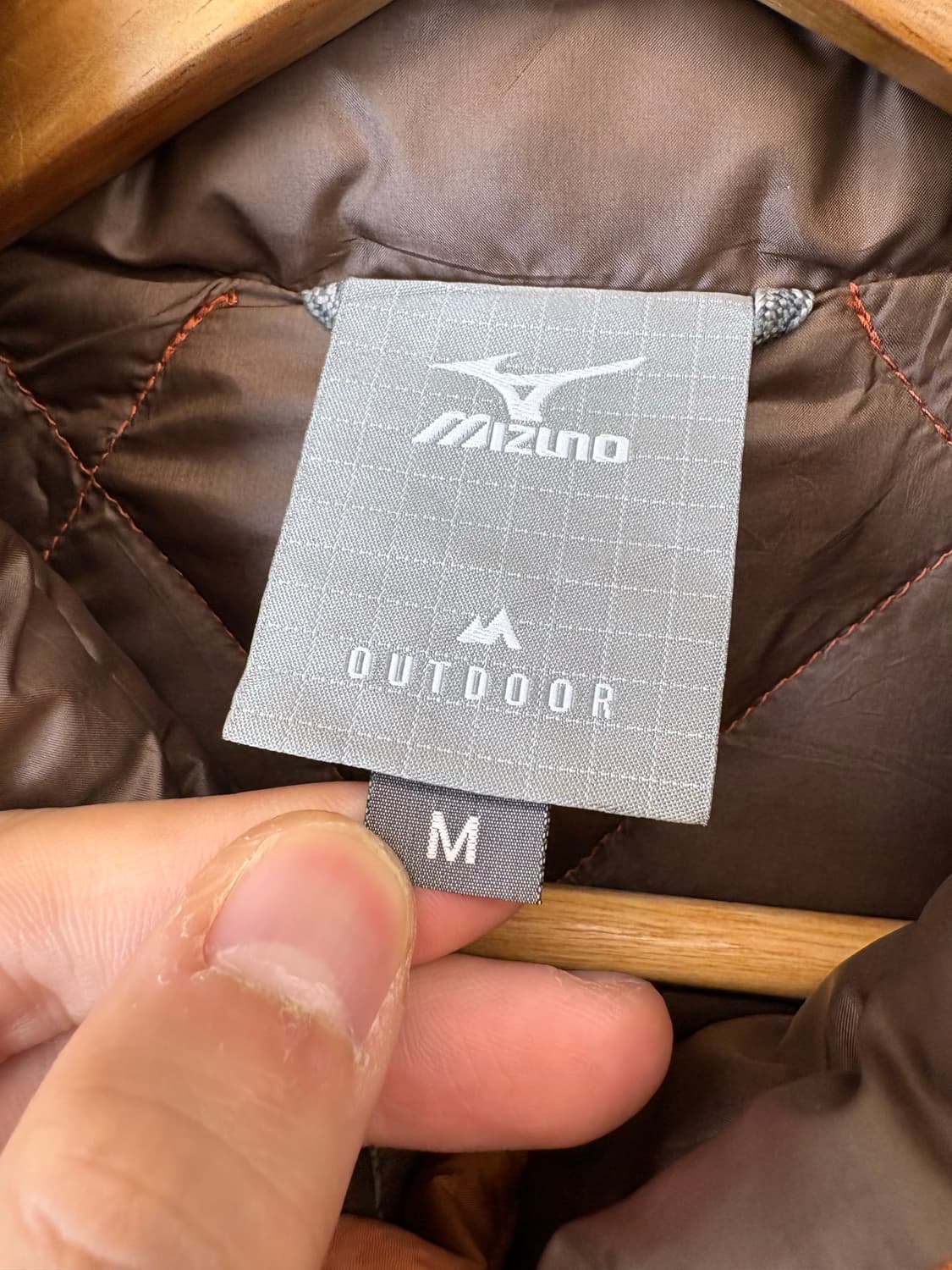미즈노 자수 로고 다이아몬드 퀼팅 다운 경량패딩 상품이미지6