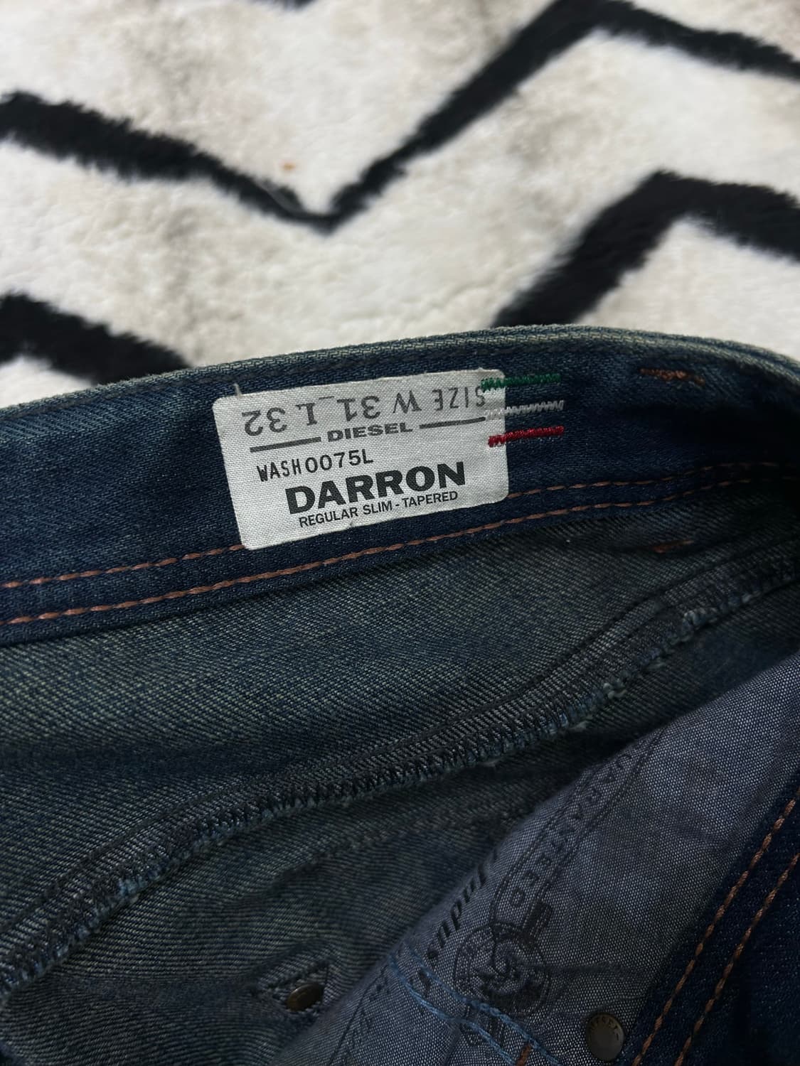 [32]디젤 Darron 데미지 워싱 데님팬츠/래귤러슬림 상품이미지5