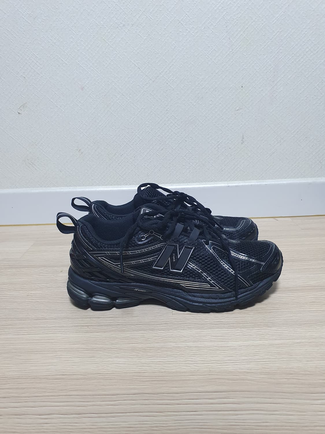 뉴발란스 1906R 블랙 운동화 270 상품이미지1