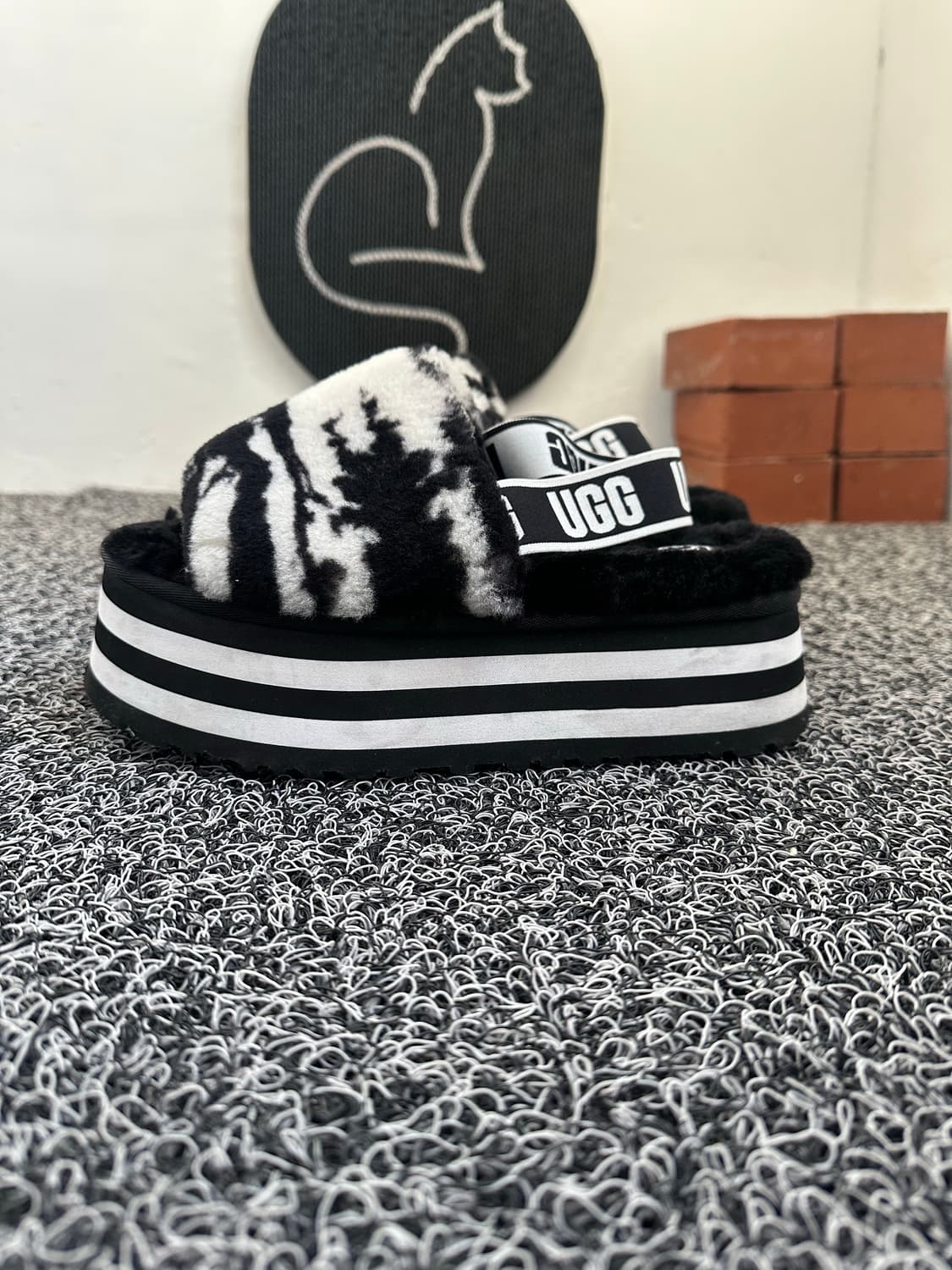 UGG 어그 플랫폼 슬리퍼 240mm 상품이미지1