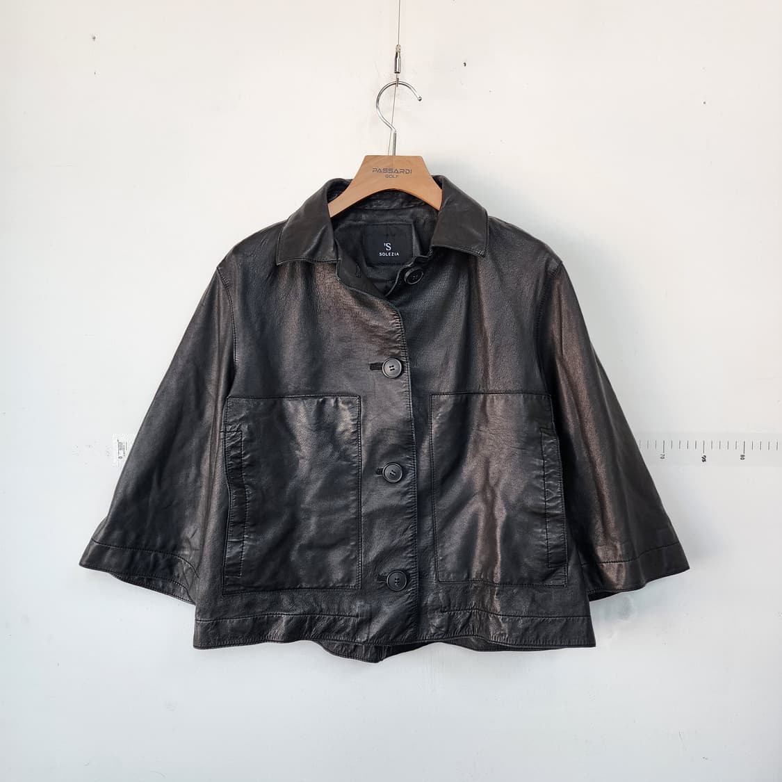 SOLEZIA 블랙 양가죽 반팔 자켓 상품이미지1