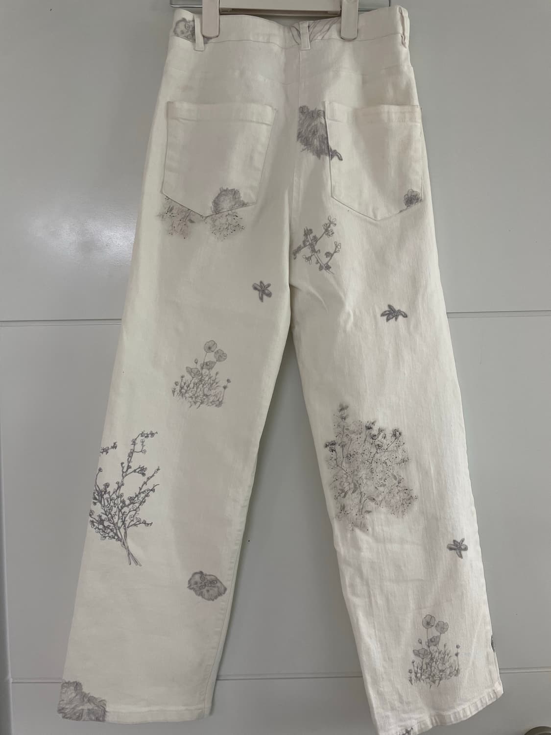 Cosmoss 화이트 무늬 팬츠 상품이미지2