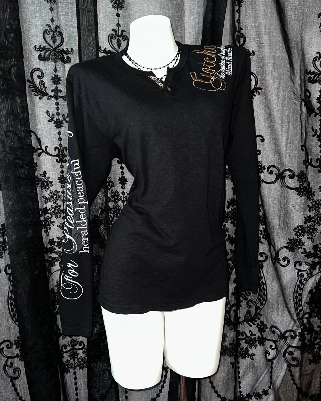 One-shoulder lettering black long-sleeve 상품이미지2