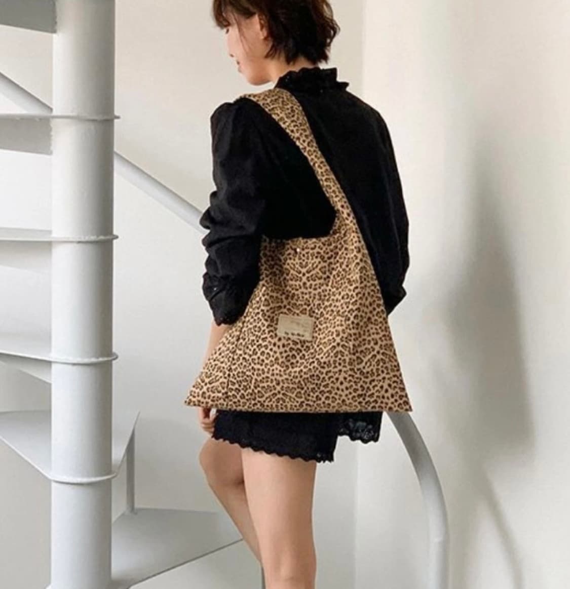 새상품컨디션/바이아틀리에 레오파드 호보백 상품이미지1