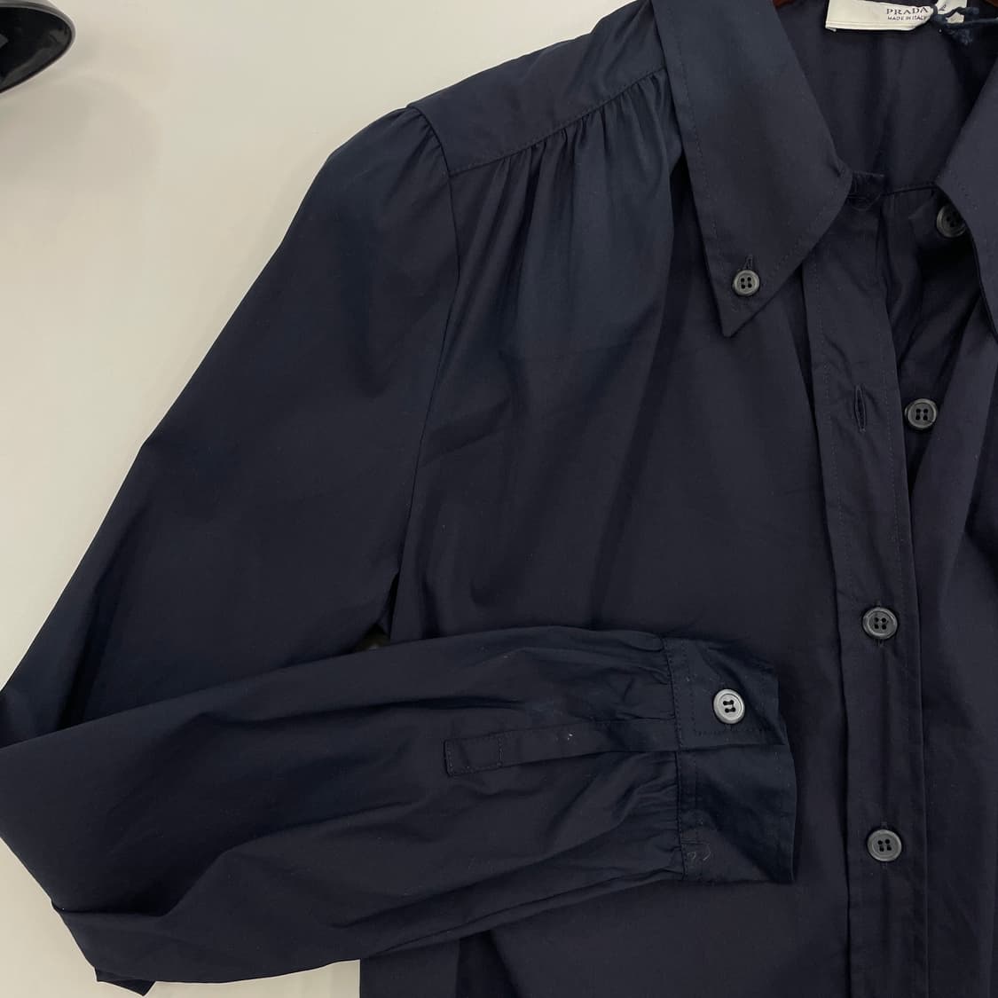 프라다 셔링 딥네이비 셔츠 상품이미지6