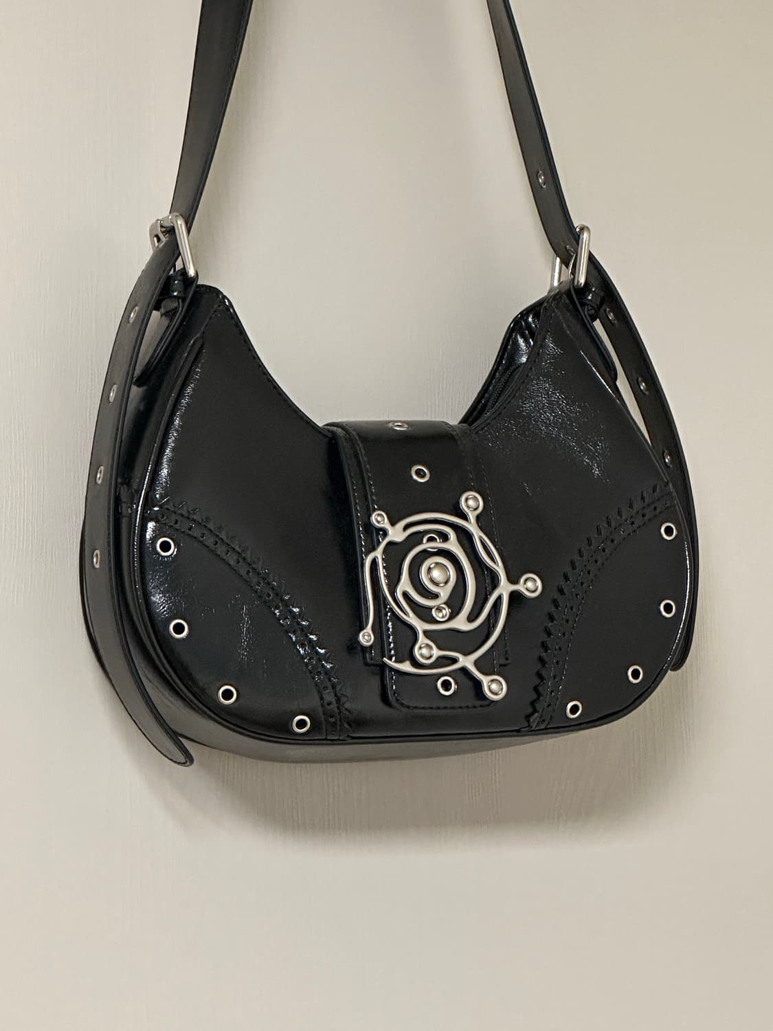 CONP Crescent Underarm Bag 상품이미지1