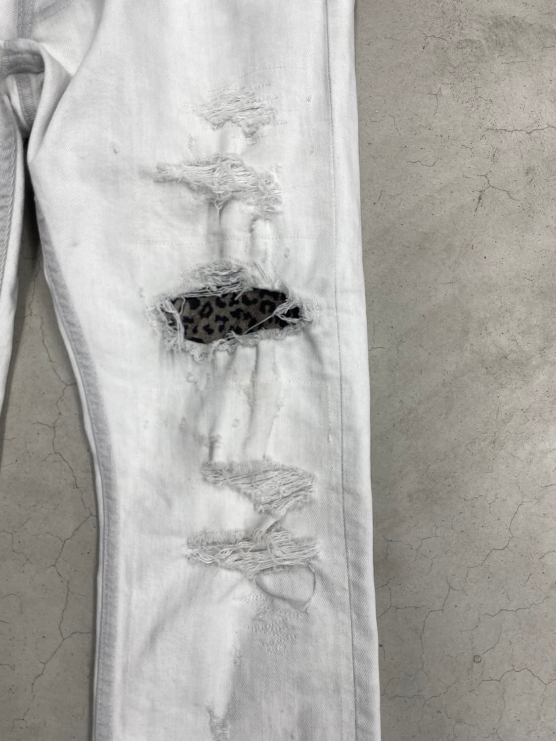 이사무 카타야마 레더 믹스 디스트레스드 팬츠 상품이미지5