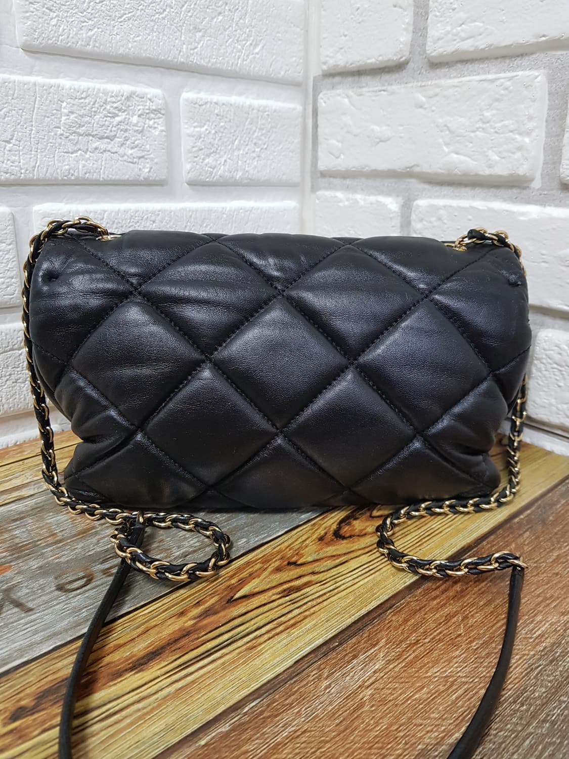 [정품] 페라가모 바라지니 퀼팅 크로스백 블랙 상품이미지4