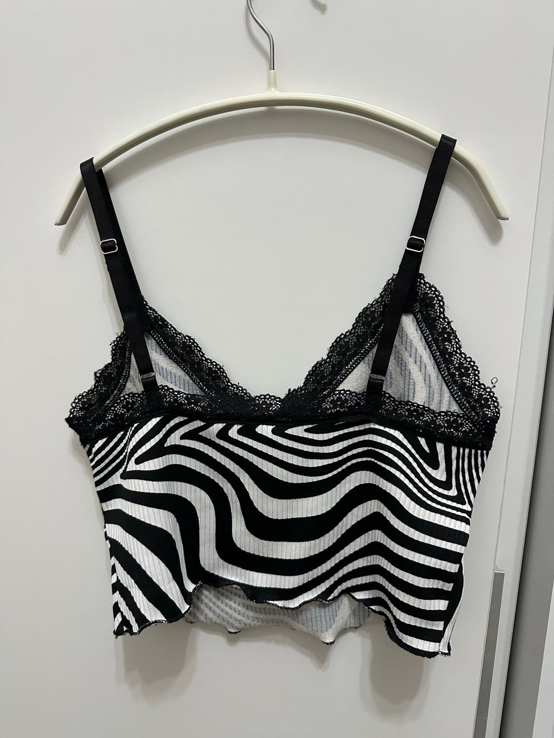 H&M 크롭 레이스 나시 지브라 상품이미지2