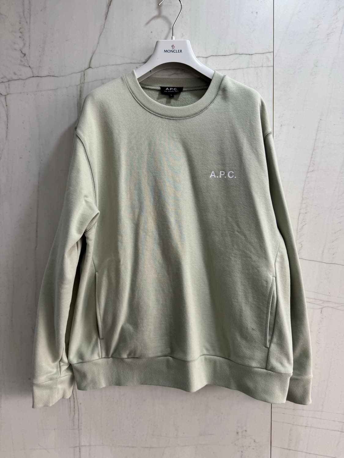 A.P.C. 로고 맨투맨 상품이미지1