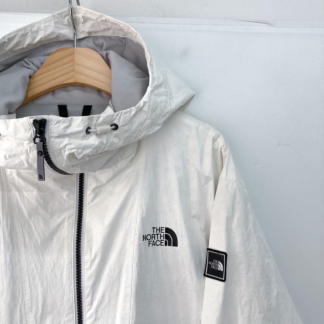 노스페이스 데이 컴팩트 화이트 노벨티 자켓 상품이미지4