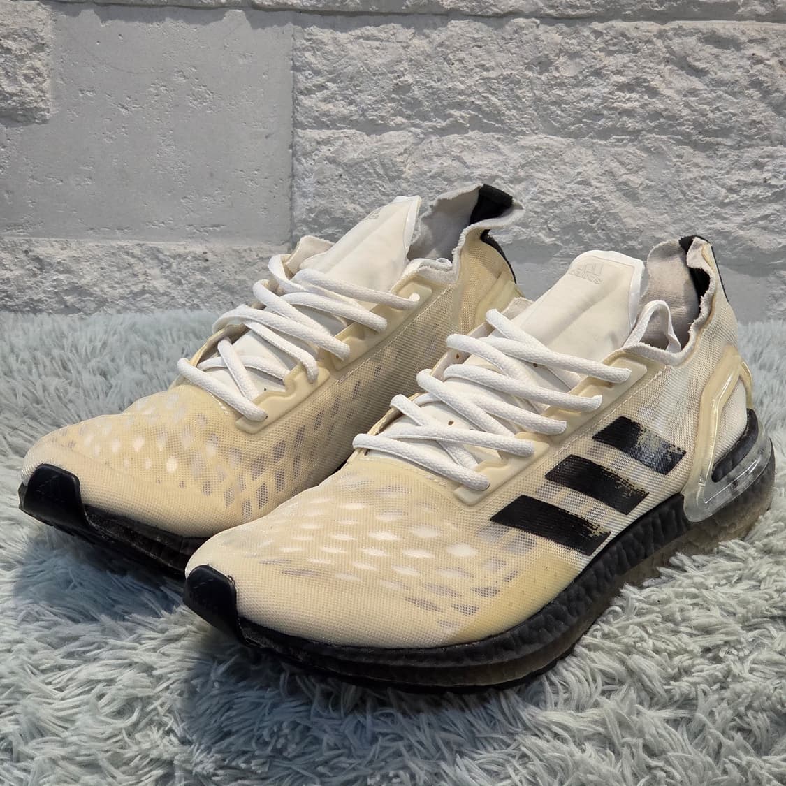 1w-20:아디다스 울트라부스트 PB 화이트-블랙 (270cm) 상품이미지1