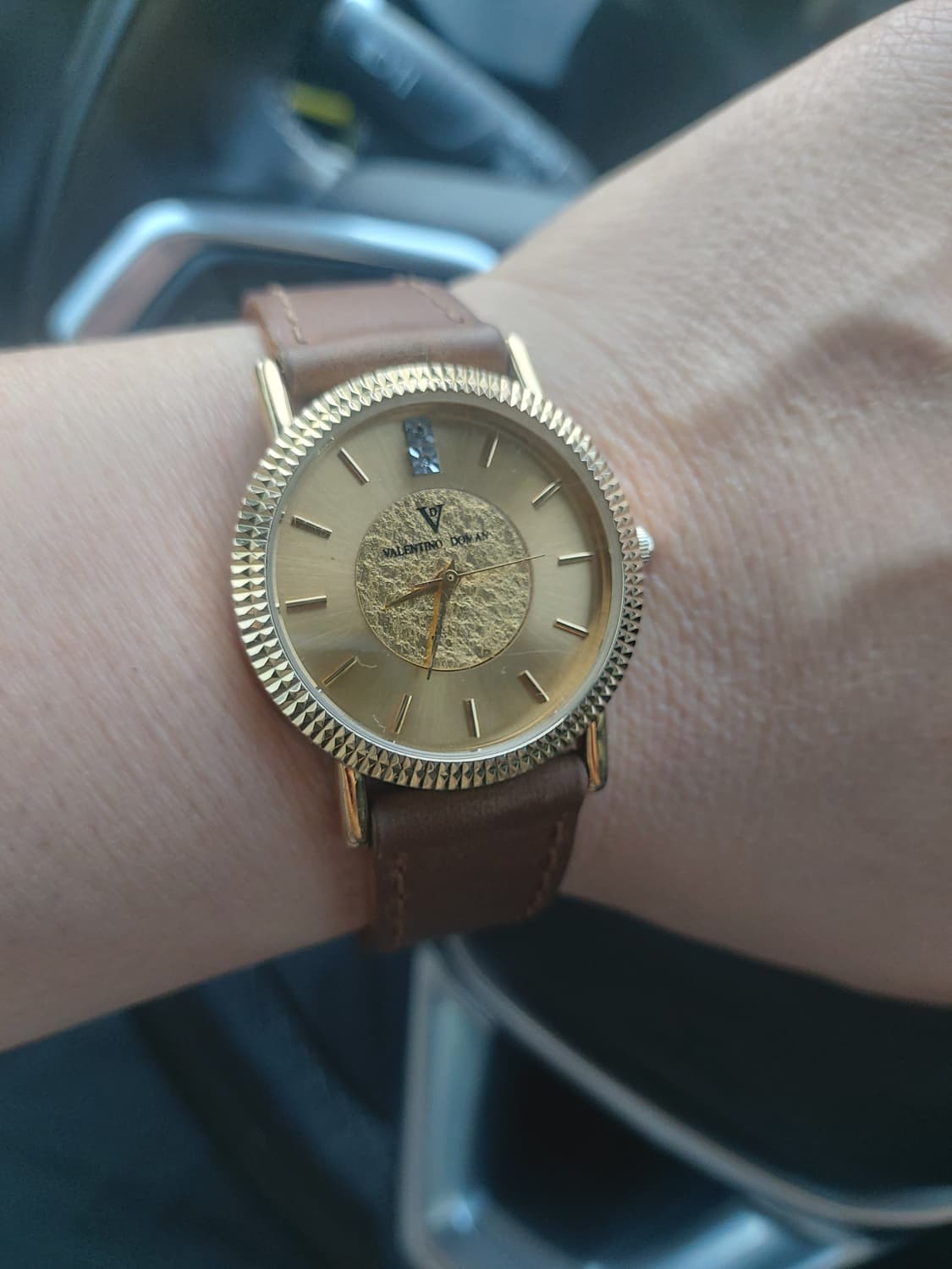 골드 색상의 발렌티노 남성 가죽 시계 상품이미지1