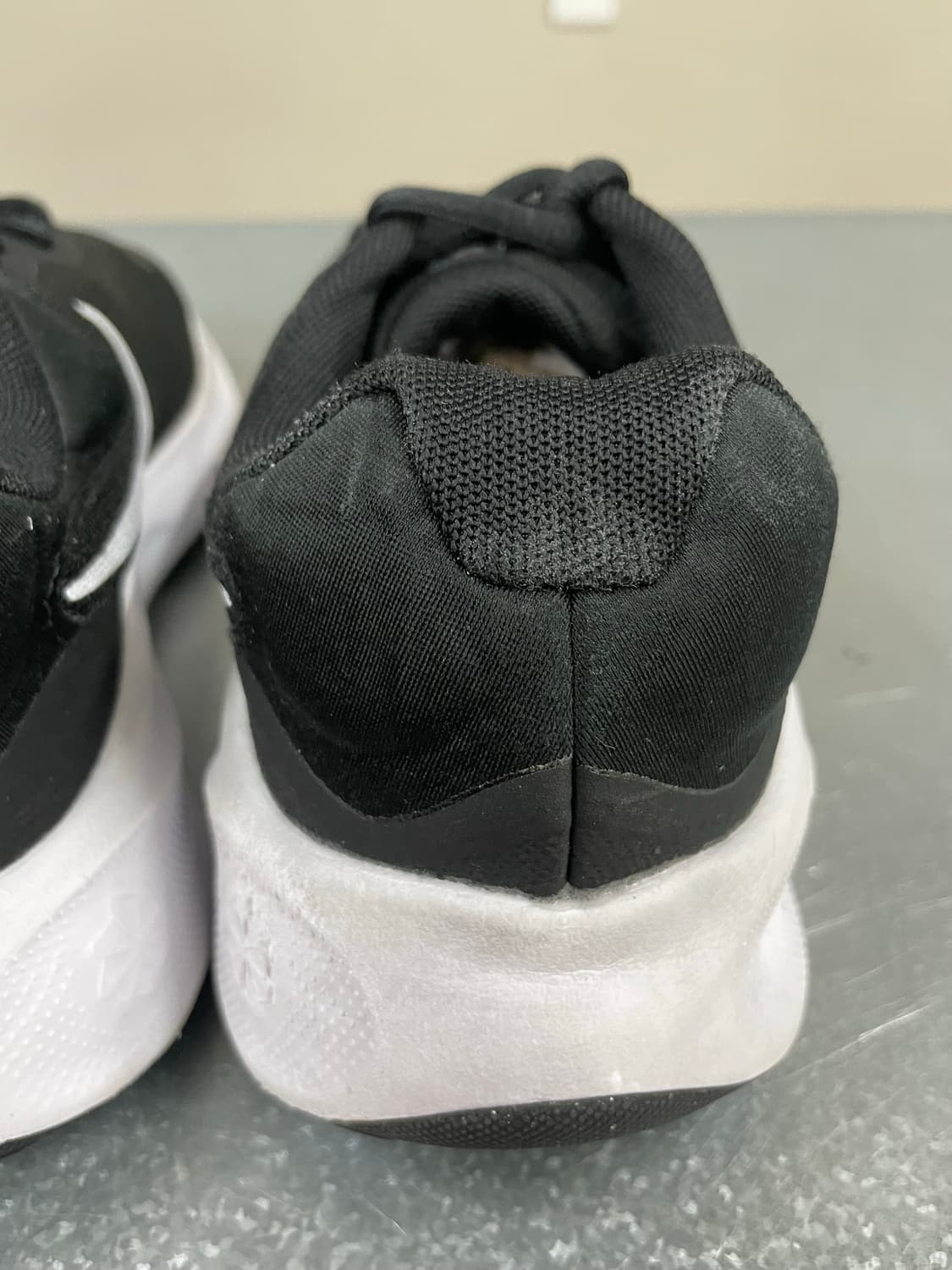 나이키 레볼루션7 블랙 화이트 250 상품이미지8