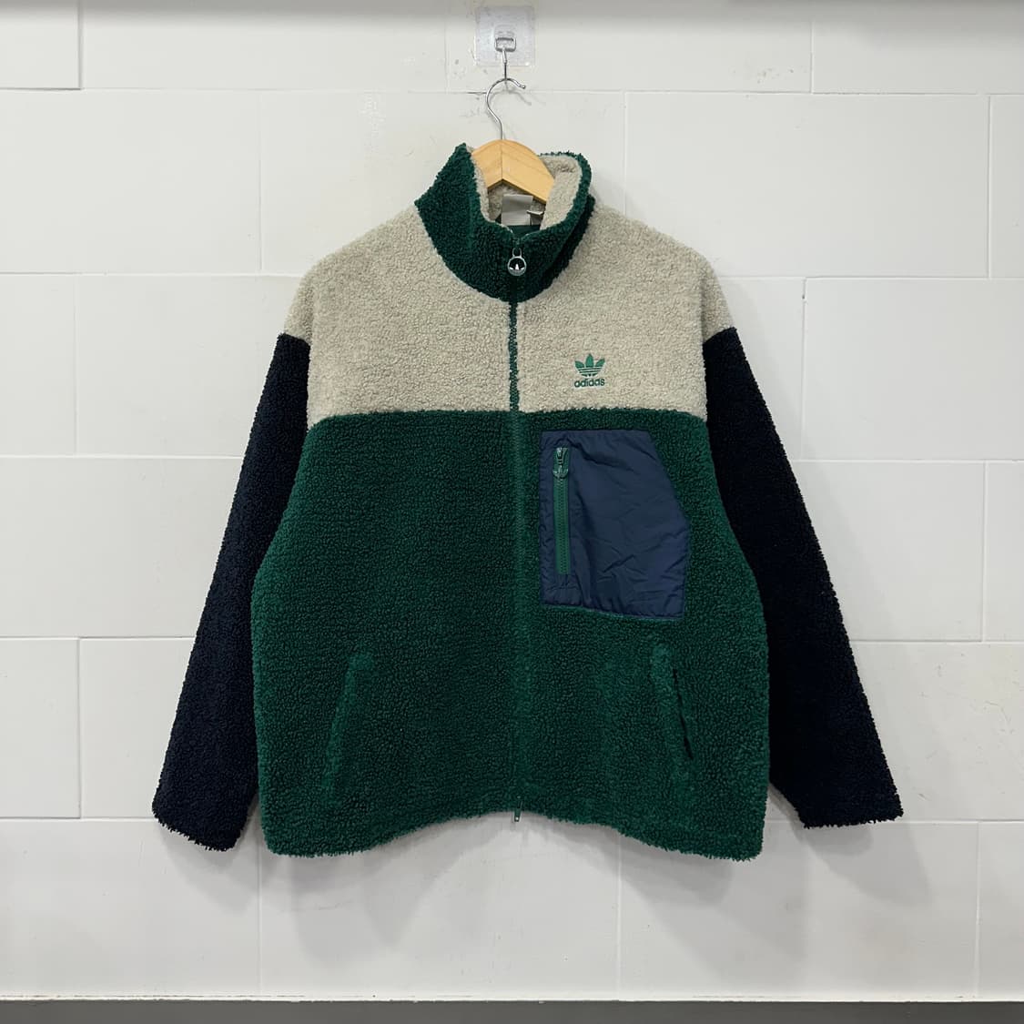 아디다스 뽀글이 플리스 자켓 상품이미지1