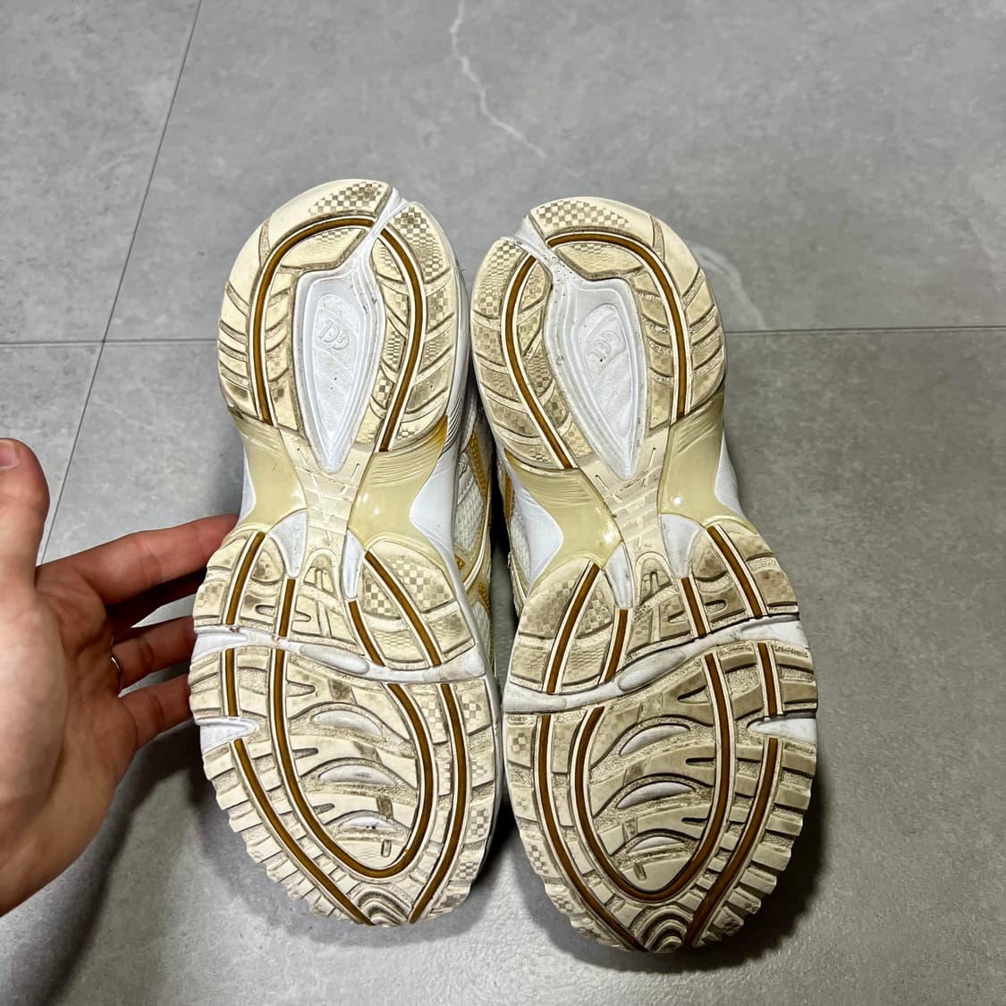 [230] 아식스 젤1090 화이트골드 운동화 상품이미지4