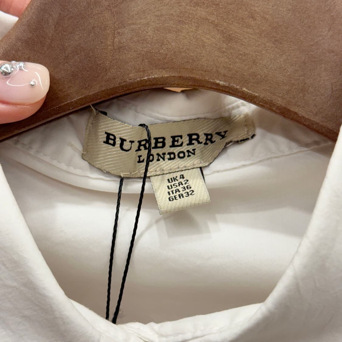 버버리 런던 코튼 셔츠 골드 로고 버튼 디테일 슬림핏 화이트 상품이미지7