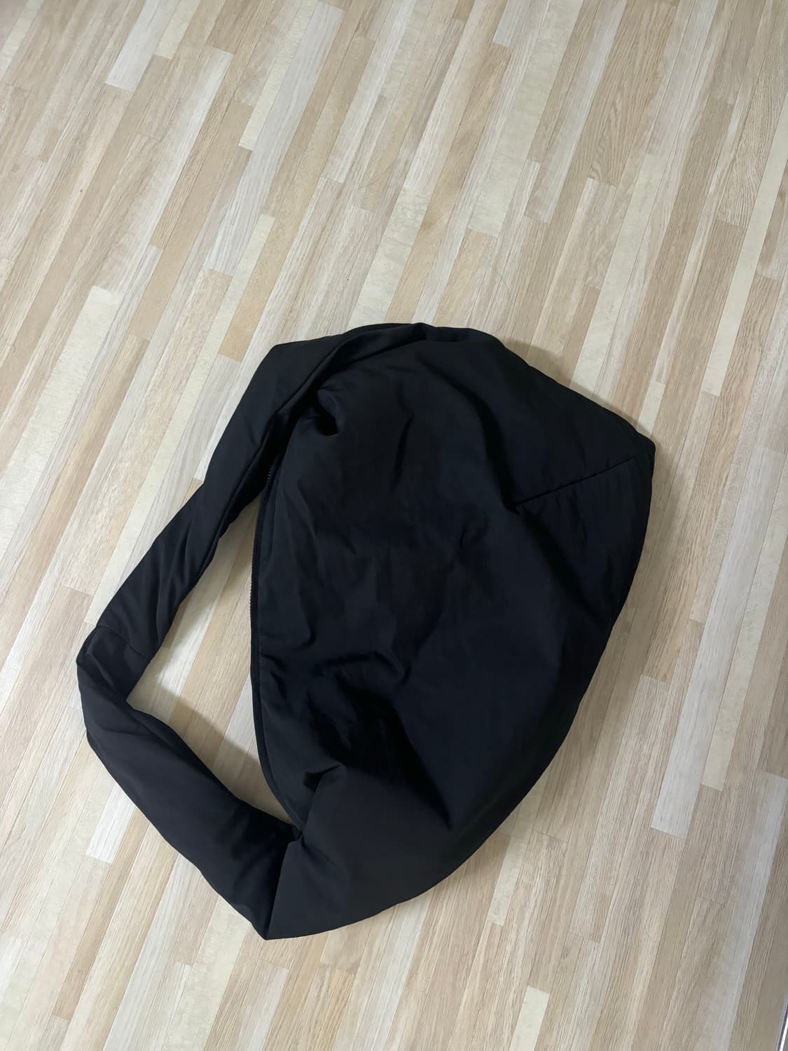 COS 카이트 오버사이즈 숄더백 블랙 상품이미지2