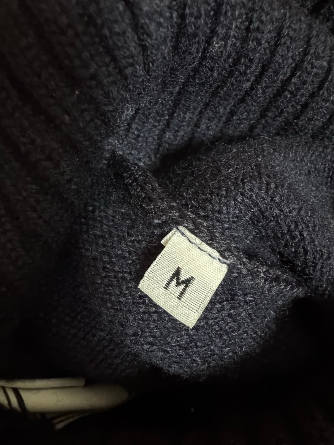 아미 네이비 터틀넥 니트 미친 가격에 판매합니다! 상품이미지6