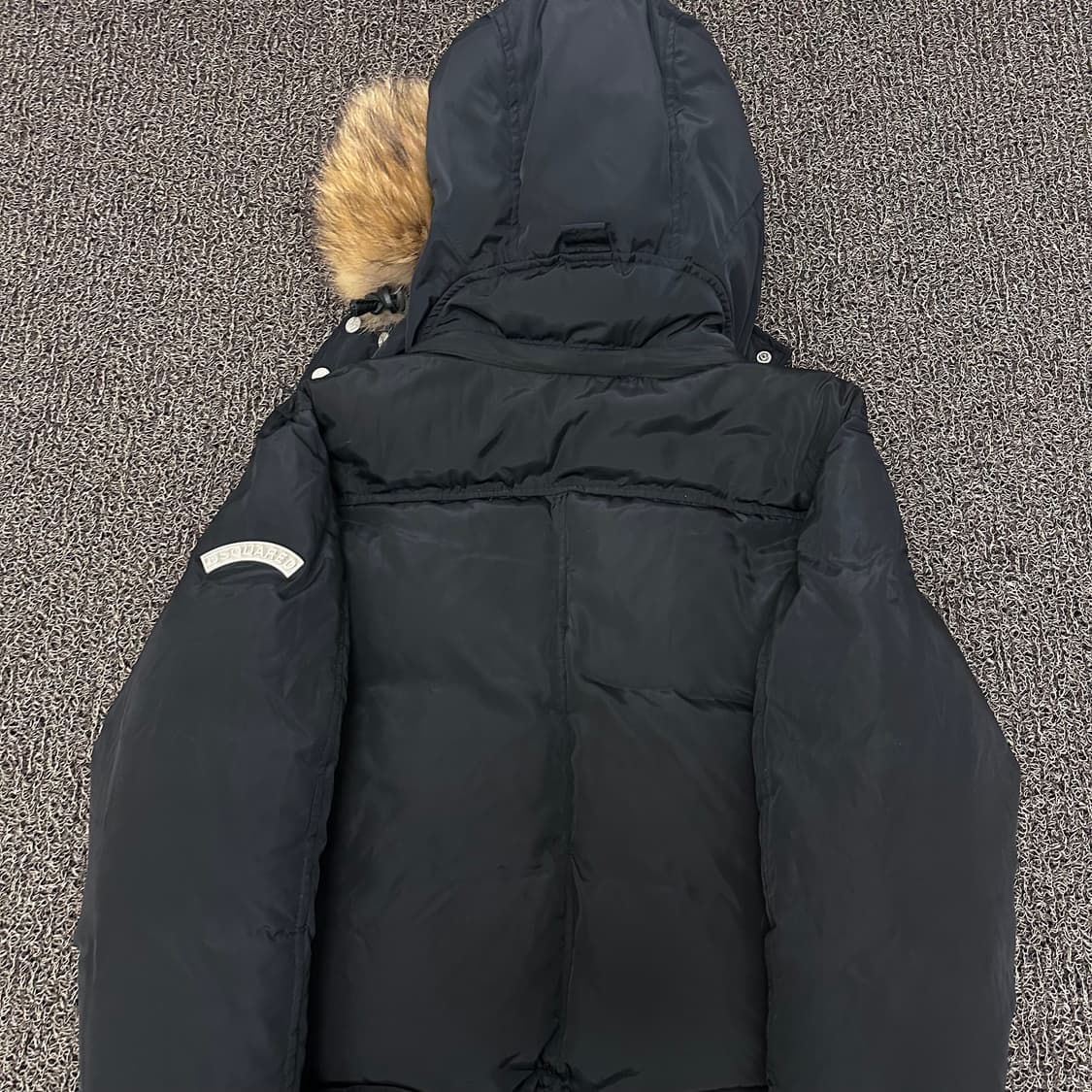 디스퀘어드 라쿤 털 숏 패딩 블랙 46사이즈 상품이미지6