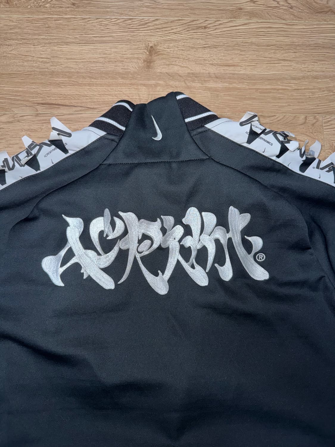 나이키 아크로님 트랙탑 상품이미지2