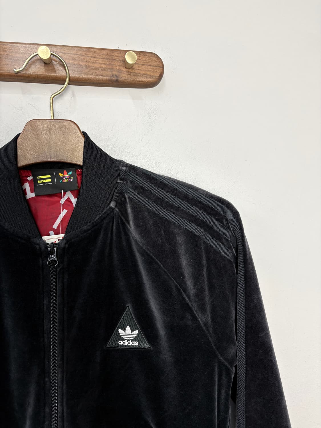 아디다스 X 퍼렐 윌리엄스 벨벳 트랙 자켓 A3723 상품이미지3